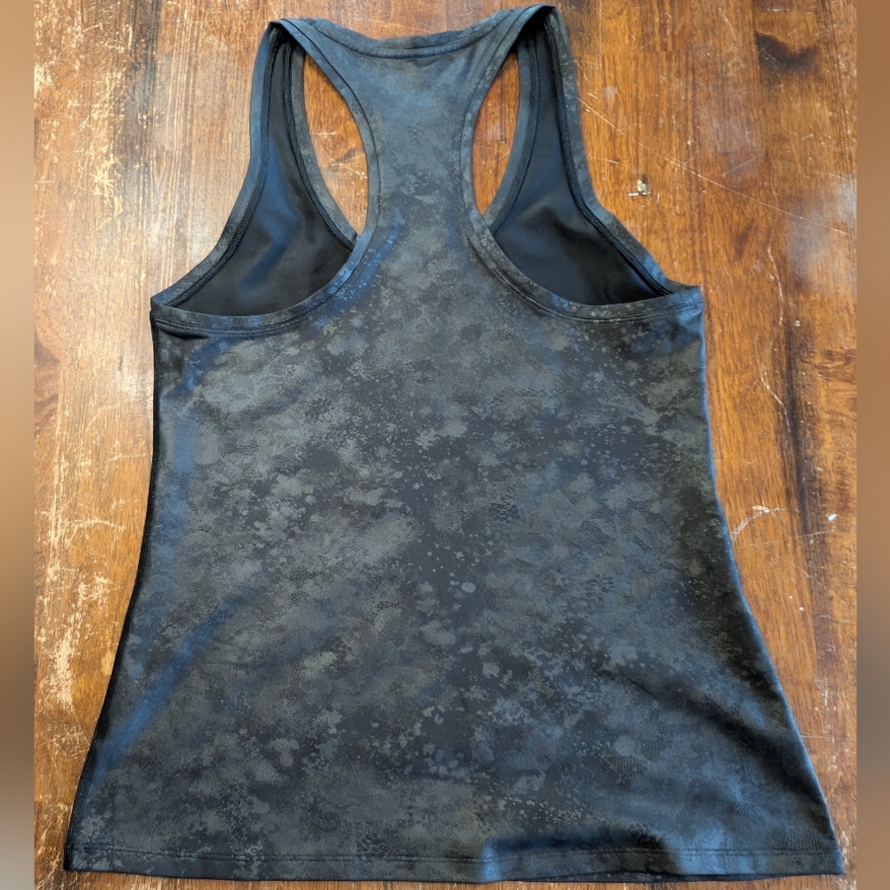 Athleta Shanti Misty Lace Print Tank Top Womens Size M Black Silver Athleisure - Picture 7 of 7